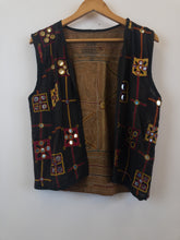 Load image into Gallery viewer, The ethnic vest w/ small mirrors
