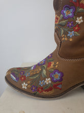 Load image into Gallery viewer, The cowboy boots w/ stitching
