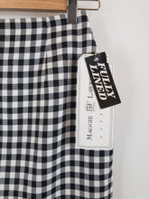 Load image into Gallery viewer, The black/white check mini skirt
