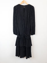 Load image into Gallery viewer, The black 20s style dress
