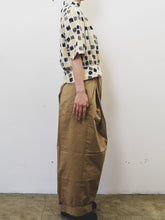 Load image into Gallery viewer, The 80s/90s summer blouse in yellow, beige, brown
