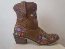 Load image into Gallery viewer, The cowboy boots w/ stitching
