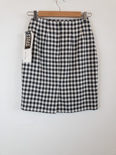 Load image into Gallery viewer, The black/white check mini skirt
