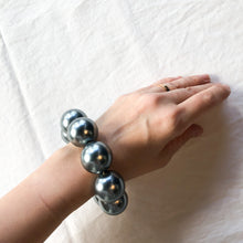 Load image into Gallery viewer, The large faux pearl elastic bracelet
