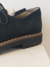 Load image into Gallery viewer, The suede Trachten shoes
