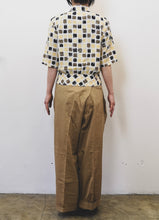 Load image into Gallery viewer, The 80s/90s summer blouse in yellow, beige, brown
