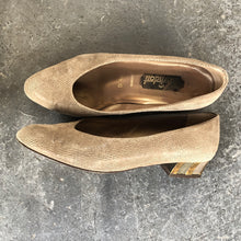 Load image into Gallery viewer, The beige vintage shoes
