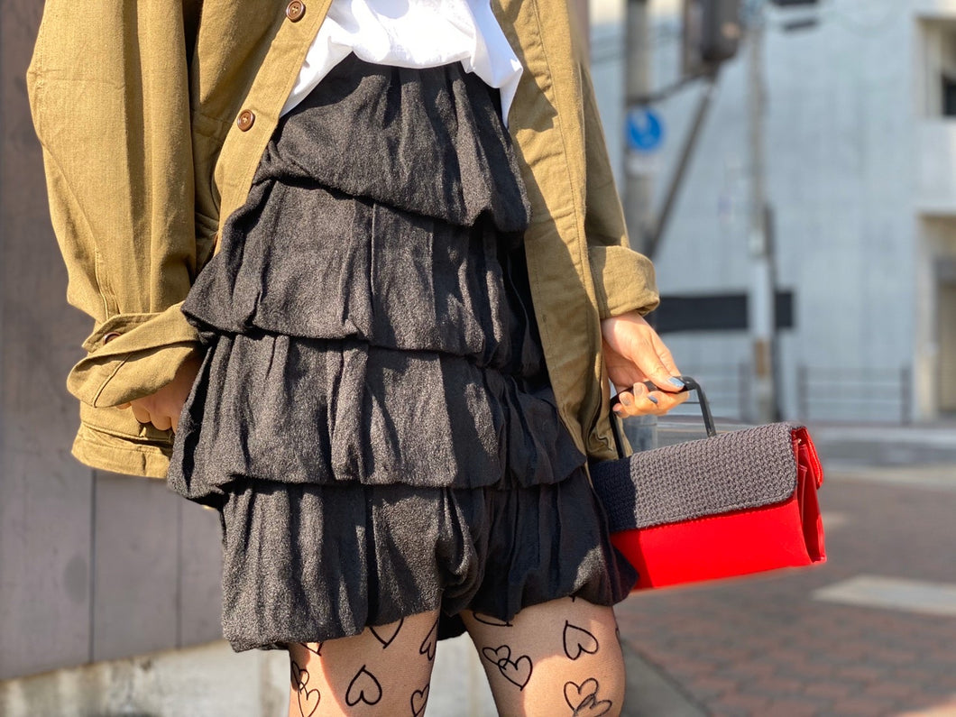 The tiered short black skirt