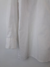 Load image into Gallery viewer, The white Austrian cotton mix blouse / blue stitching
