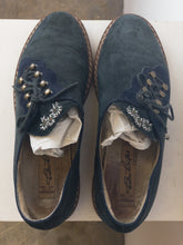 Load image into Gallery viewer, The suede Trachten shoes
