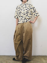 Load image into Gallery viewer, The 80s/90s summer blouse in yellow, beige, brown
