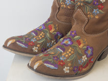 Load image into Gallery viewer, The cowboy boots w/ stitching
