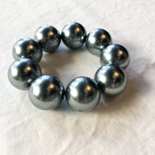 Load image into Gallery viewer, The large faux pearl elastic bracelet
