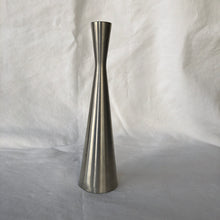 Load image into Gallery viewer, The metal vase
