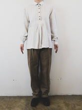 Load image into Gallery viewer, The grey/white linen Tracht top
