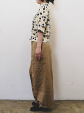 Load image into Gallery viewer, The 80s/90s summer blouse in yellow, beige, brown
