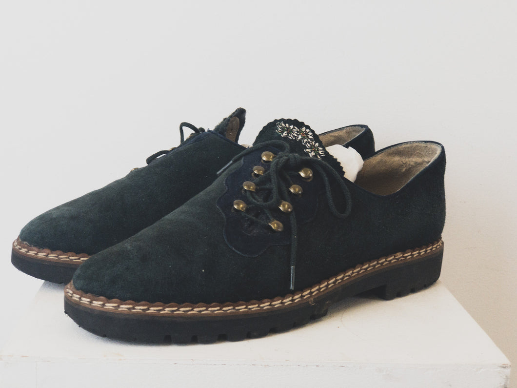 The suede Trachten shoes