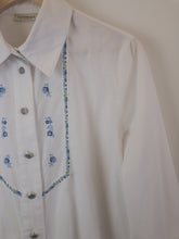 Load image into Gallery viewer, The white Austrian cotton mix blouse / blue stitching
