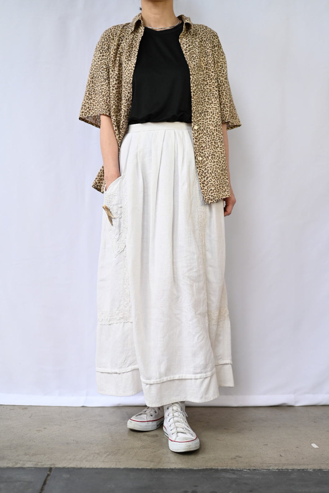 The white long Trachten skirt