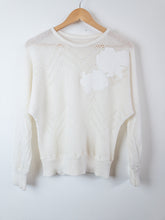 Load image into Gallery viewer, The white knit top w/ flower appliqué
