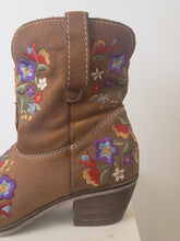 Load image into Gallery viewer, The cowboy boots w/ stitching
