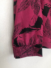 Load image into Gallery viewer, Burgundy 80s blouse with black pattern
