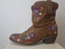 Load image into Gallery viewer, The cowboy boots w/ stitching
