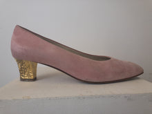 Load image into Gallery viewer, The rose pink suede shows w/ golden heels
