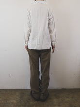 Load image into Gallery viewer, The white Austrian cotton mix blouse / blue stitching
