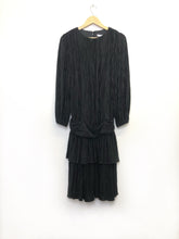 Load image into Gallery viewer, The black 20s style dress
